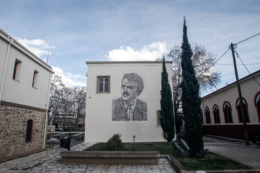 Βασίλης Τσιτσάνης: Δείτε το εντυπωσιακό ψηφιδωτό με τη μορφή του μεγάλου συνθέτη στα Τρίκαλα