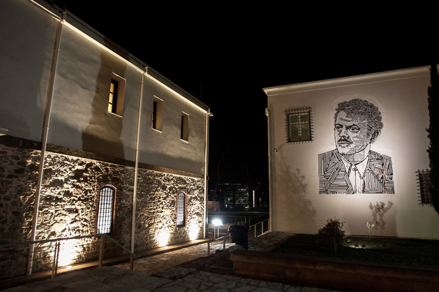 Βασίλης Τσιτσάνης: Δείτε το εντυπωσιακό ψηφιδωτό με τη μορφή του μεγάλου συνθέτη στα Τρίκαλα