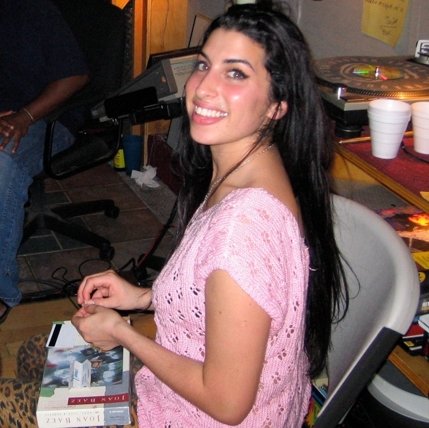  «Έιμι: Το κορίτσι πίσω από το όνομα» - Ένα μοναδικό βιογραφικό μουσικό ντοκιμαντέρ για την Έιμι Γουάινχαουζ από την ΕΡΤ2 