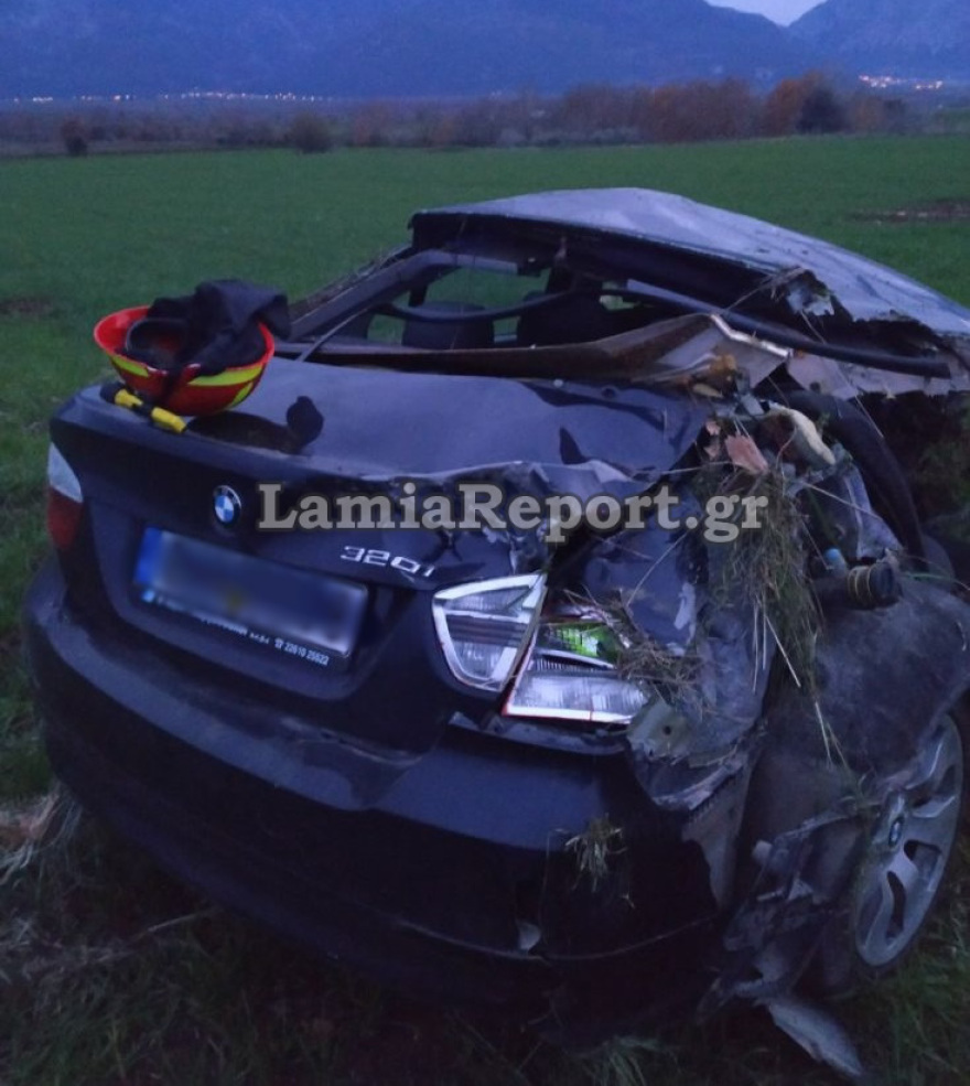 Φοβερό τροχαίο στη Φθιώτιδα με ένα νεκρό και δυο τραυματίες: Αυτοκίνητο χτύπησε σε πλάτανο, κόπηκε στα δυο και πήρε φωτιά