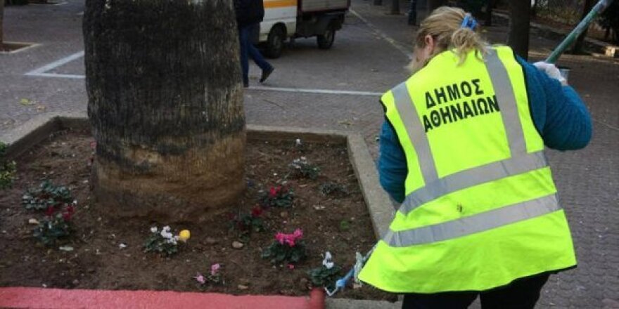 Δήμος Αθηναίων: Εργασίες καθαρισμού και συντήρησης στην πλατεία Αμερικής 