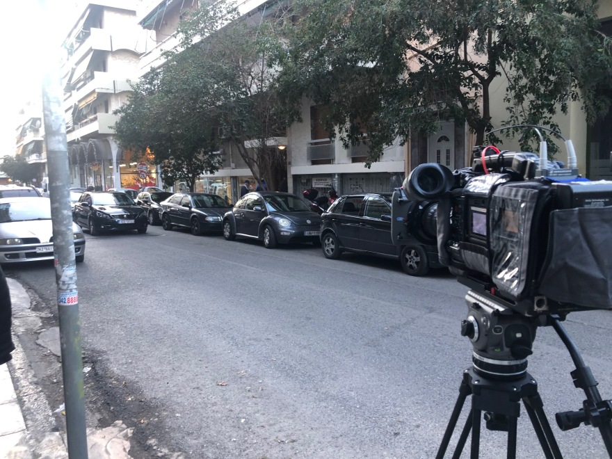 Φρίκη στα Πετράλωνα: Στους κάδους σκουπιδιών ψάχνουν για το πτώμα 52χρονου - βίντεο