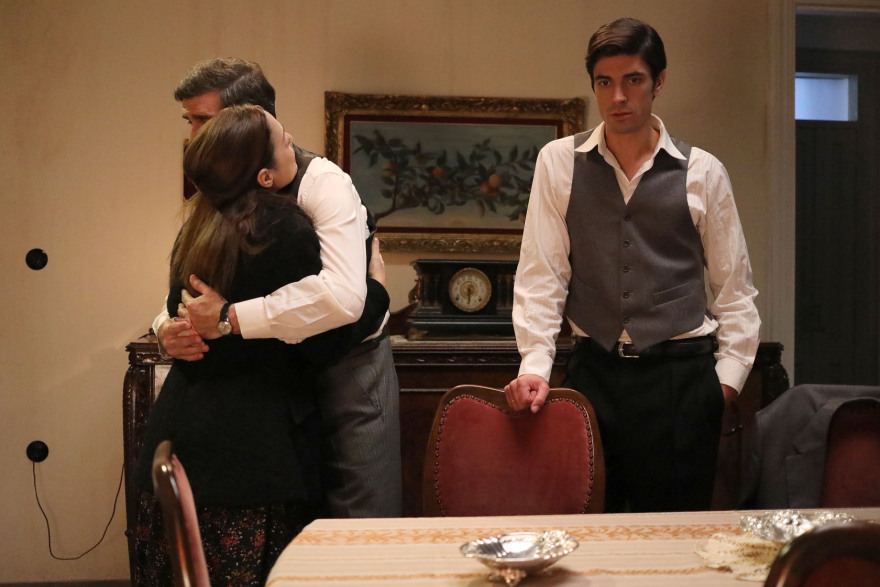 Άγριες Μέλισσες: Εγκυμοσύνη, ενοχές, παράνομοι έρωτες και μυστικά βγαίνουν στο φως 