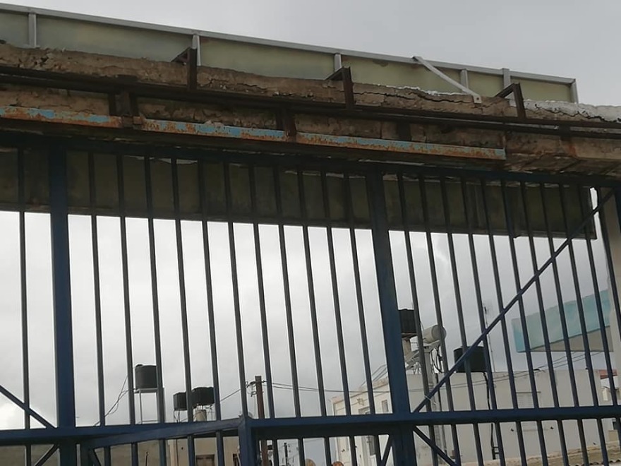 Kρήτη: Κατέρρευσε κεντρική είσοδος δημοτικού σταδίου 