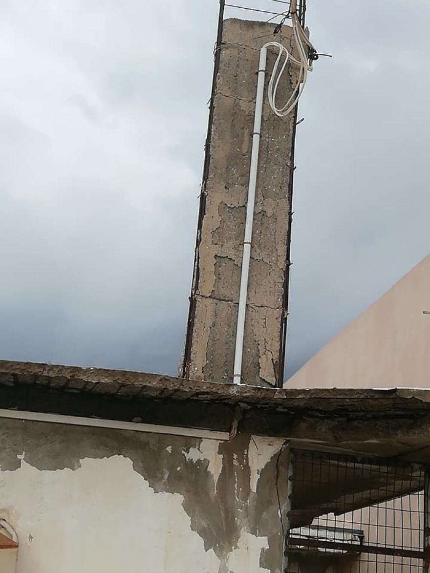 Kρήτη: Κατέρρευσε κεντρική είσοδος δημοτικού σταδίου 