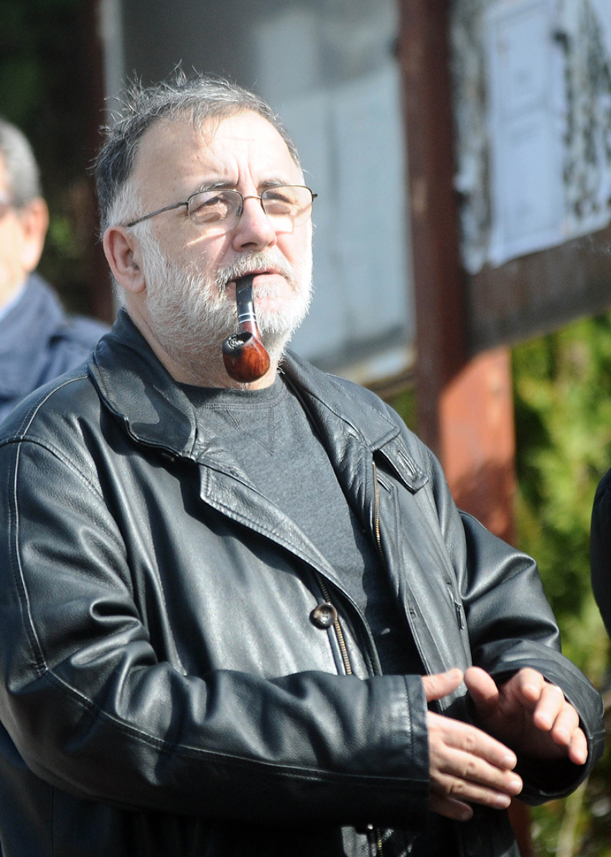 Θάνος Μικρούτσικος: Ένας αμετανόητος μουσικός