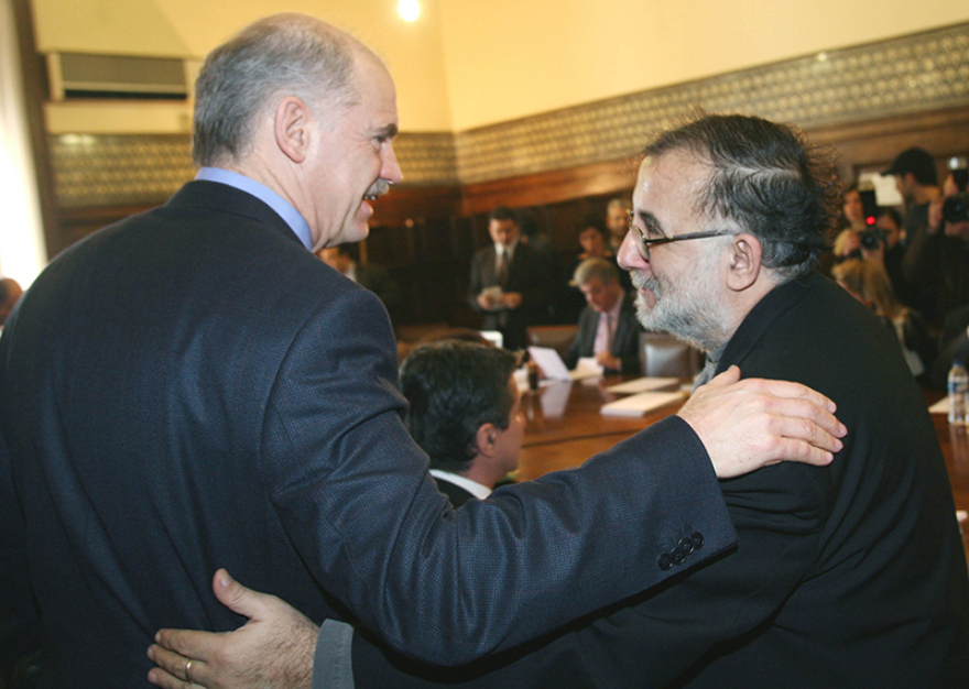 Θάνος Μικρούτσικος: Ένας αμετανόητος μουσικός