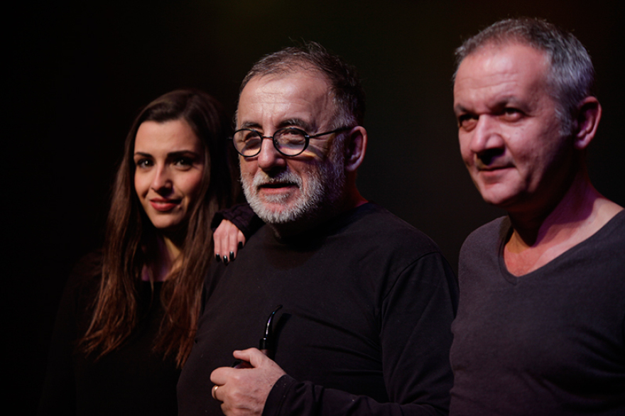 Θάνος Μικρούτσικος: Ένας αμετανόητος μουσικός