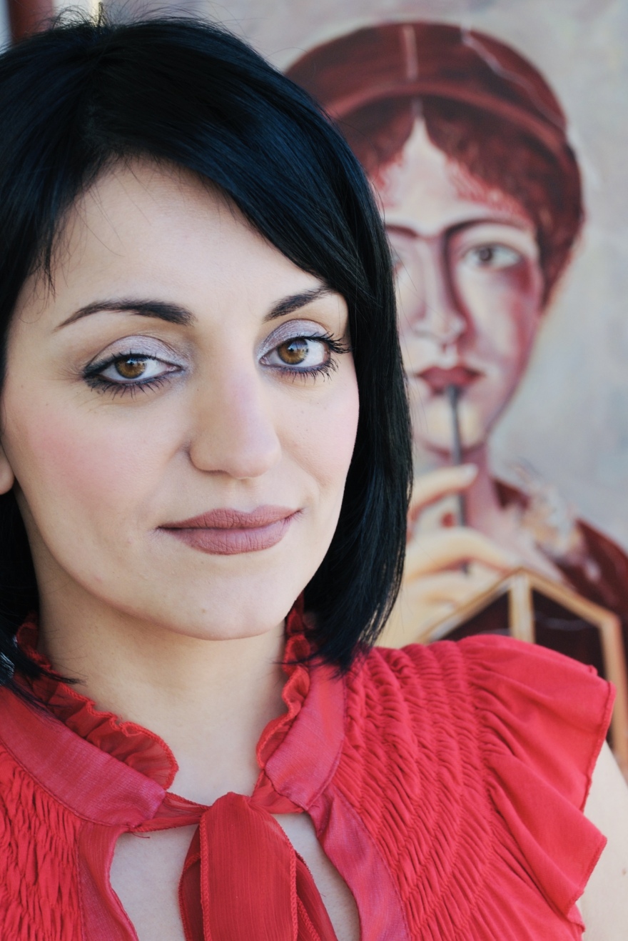 Έλενα Βασιλειάδη: Το λαϊκό πάλκο αναβιώνει στο Cabaret Voltaire και το Mingus