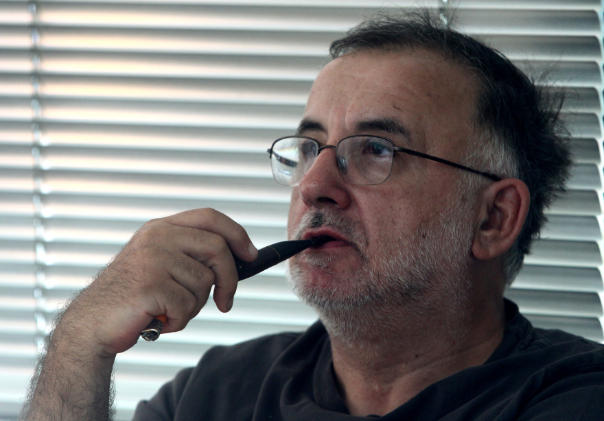 Θάνος Μικρούτσικος: Σε λαϊκό προσκύνημα η σορός του