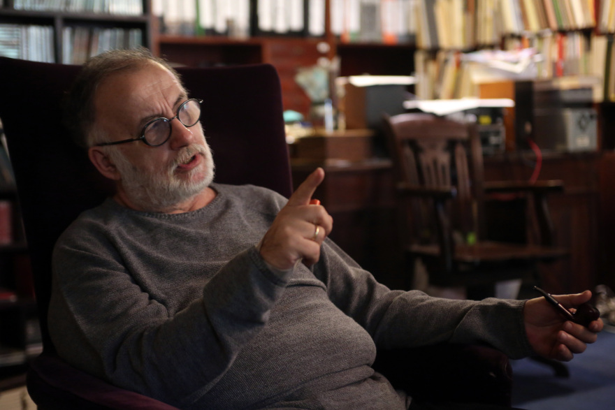 Θάνος Μικρούτσικος: Σε λαϊκό προσκύνημα η σορός του