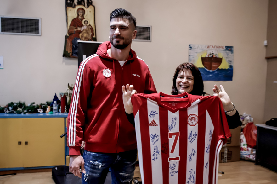 Μοίρασε δώρα στην «Κιβωτό του Κόσμου» ο Ερασιτέχνης Ολυμπιακός