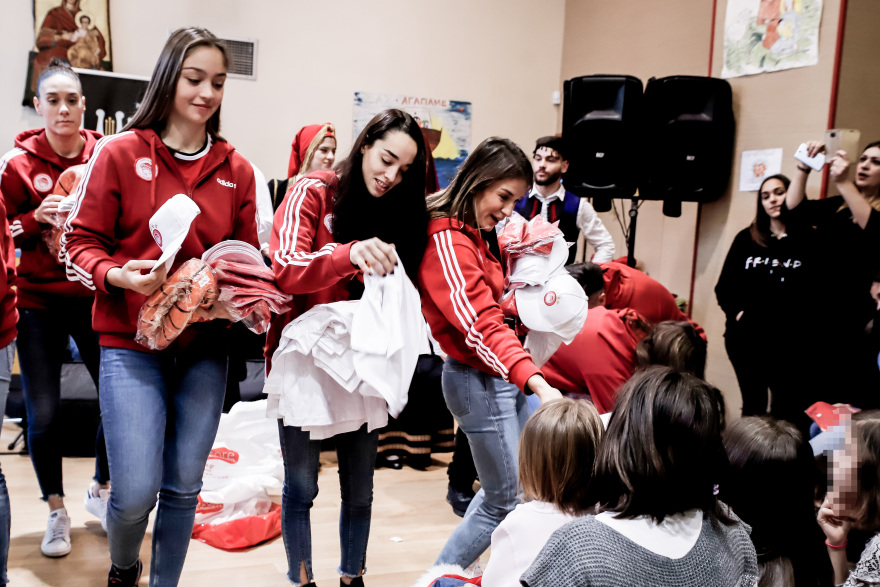 Μοίρασε δώρα στην «Κιβωτό του Κόσμου» ο Ερασιτέχνης Ολυμπιακός