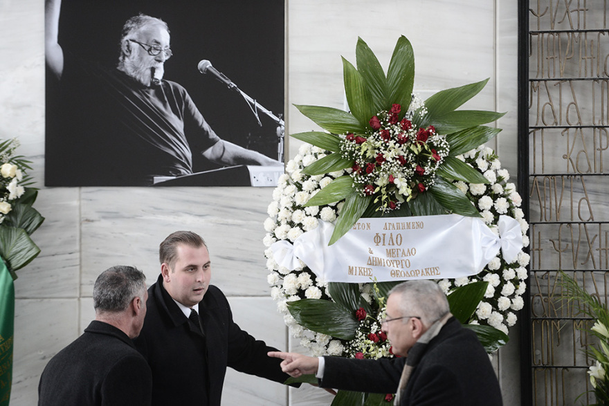 Θάνος Μικρούτσικος: Το τελευταίο αντίο