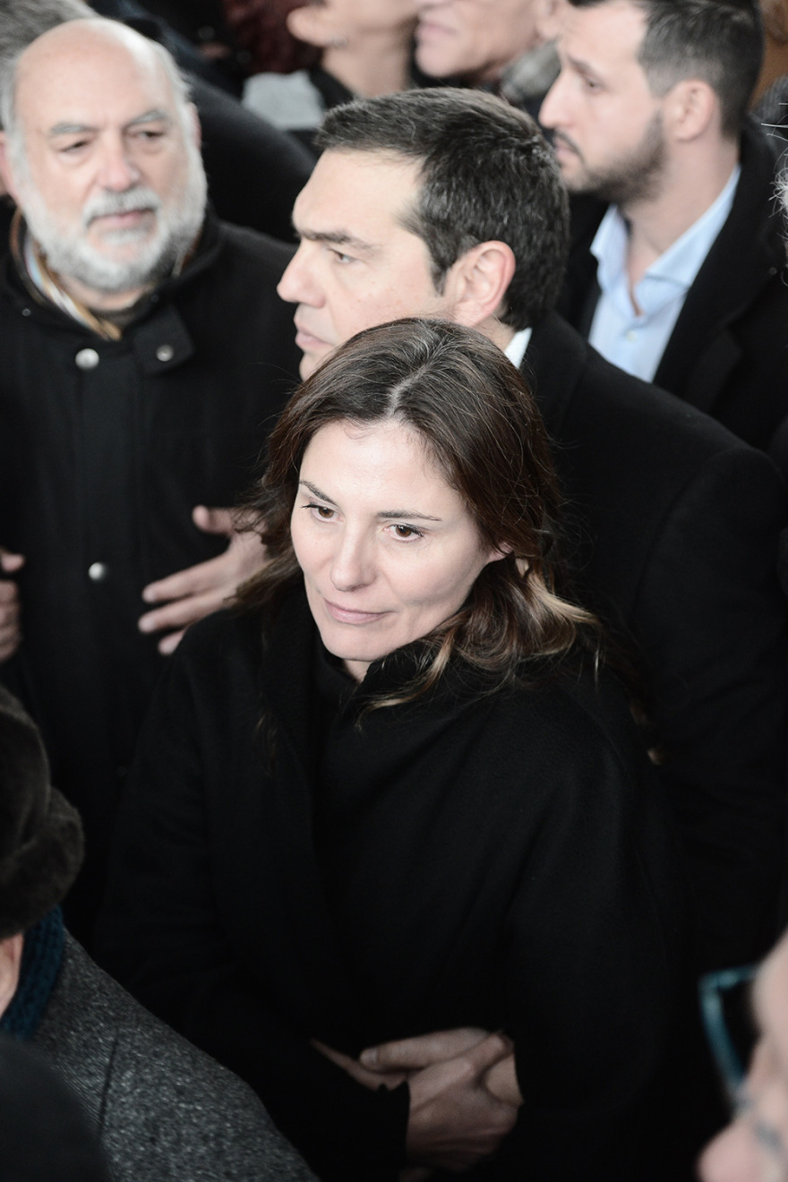 Θάνος Μικρούτσικος: Το τελευταίο αντίο