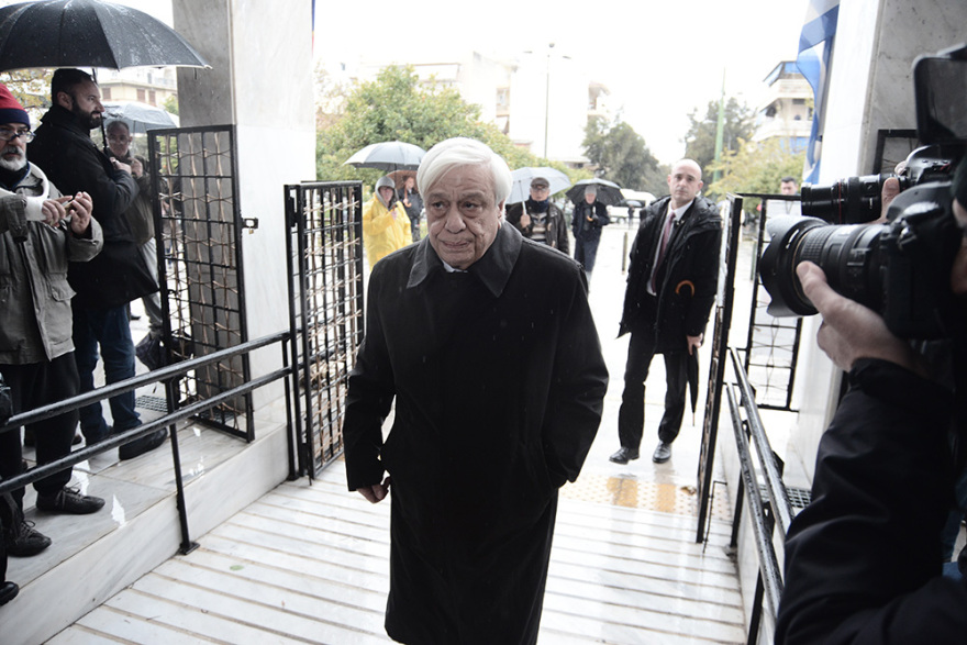 Θάνος Μικρούτσικος: Το τελευταίο αντίο