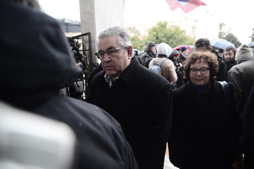 Θάνος Μικρούτσικος: Το τελευταίο αντίο