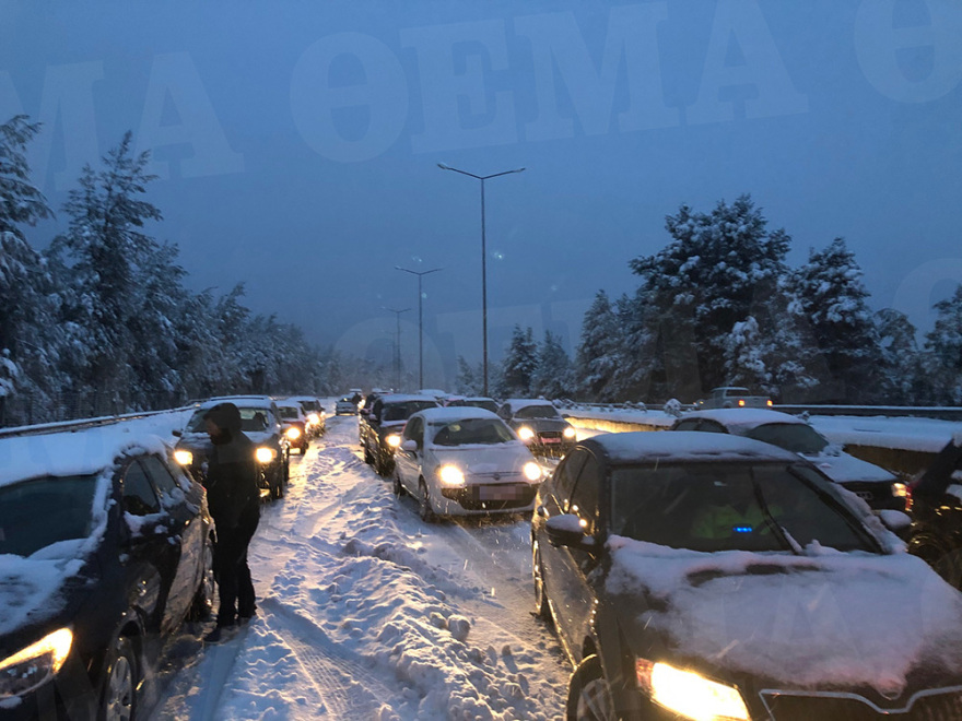 Κακοκαιρία «Ζηνοβία»: Νύχτα αγωνίας - Σε επιφυλακή για να μην κλείσει πάλι η Αθηνών-Λαμίας 