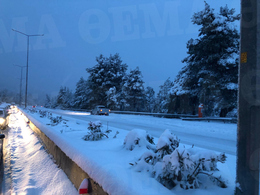 Κακοκαιρία «Ζηνοβία»: Νύχτα αγωνίας - Σε επιφυλακή για να μην κλείσει πάλι η Αθηνών-Λαμίας 