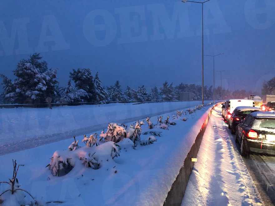Κακοκαιρία «Ζηνοβία»: Νύχτα αγωνίας - Σε επιφυλακή για να μην κλείσει πάλι η Αθηνών-Λαμίας 