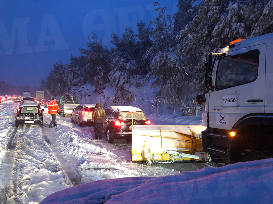 Κακοκαιρία «Ζηνοβία»: Νύχτα αγωνίας - Σε επιφυλακή για να μην κλείσει πάλι η Αθηνών-Λαμίας 