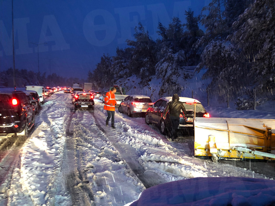 Κακοκαιρία «Ζηνοβία»: Νύχτα αγωνίας - Σε επιφυλακή για να μην κλείσει πάλι η Αθηνών-Λαμίας 