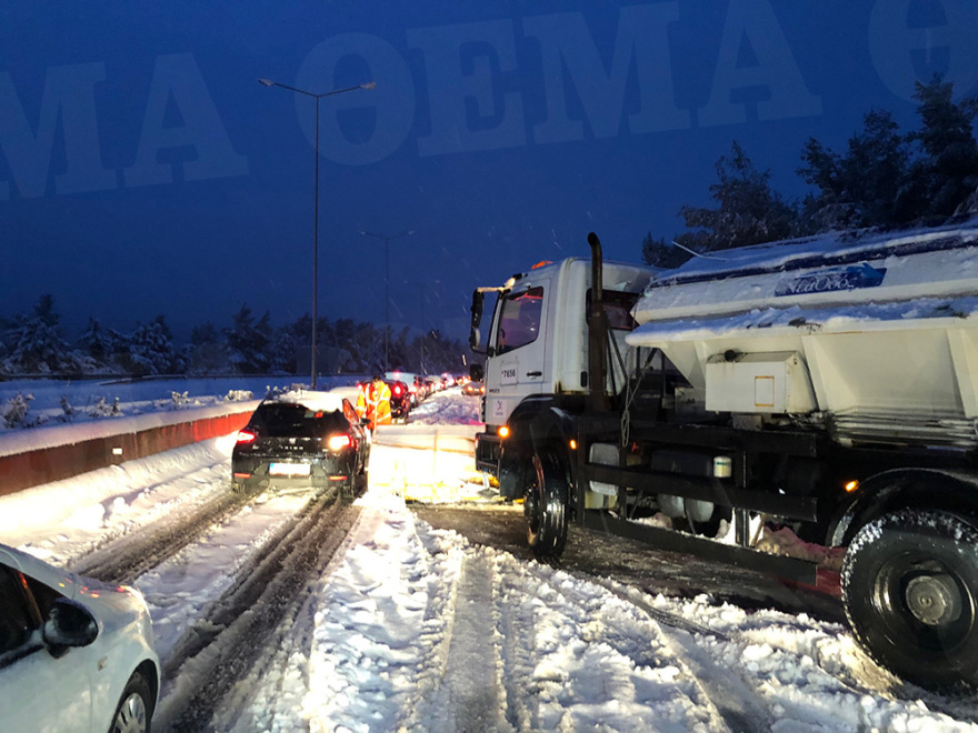 Κακοκαιρία «Ζηνοβία»: Νύχτα αγωνίας - Σε επιφυλακή για να μην κλείσει πάλι η Αθηνών-Λαμίας 