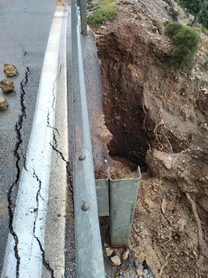 Κακοκαιρία «Ζηνοβία»: Καθίζηση δρόμου στην Κω από την έντονη βροχόπτωση 