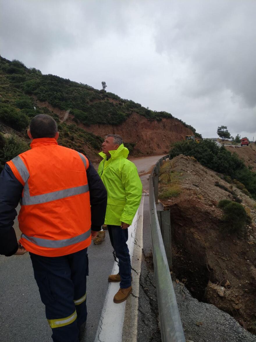 Κακοκαιρία «Ζηνοβία»: Καθίζηση δρόμου στην Κω από την έντονη βροχόπτωση 