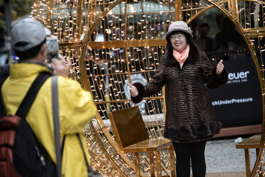 Δείτε φωτογραφίες - Η Αθήνα σε γιορτινή διάθεση περιμένει το 2020 
