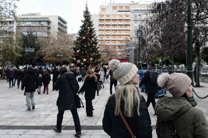 Δείτε φωτογραφίες - Η Αθήνα σε γιορτινή διάθεση περιμένει το 2020 