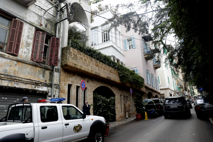 Απόδραση αλά Χόλιγουντ για τον πρώην πρόεδρο της Nissan: Κρύφτηκε μέσα σε... θήκη μουσικού οργάνου