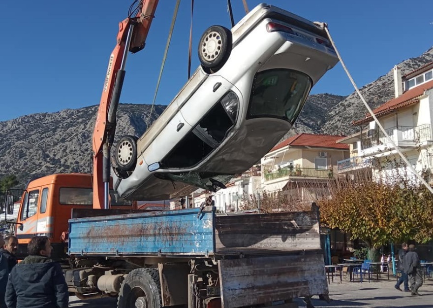 Αυτοκίνητο έπεσε στο λιμάνι του Αστακού - Σώος ο οδηγός