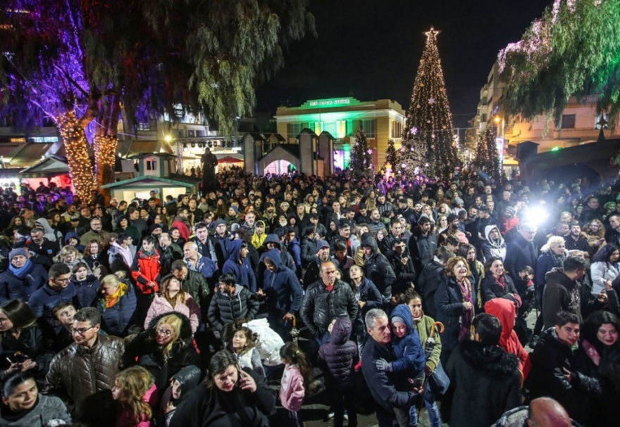 Ηράκλειο: Με χιλιάδες πυροτεχνήματα καλωσόρισαν το 2020 
