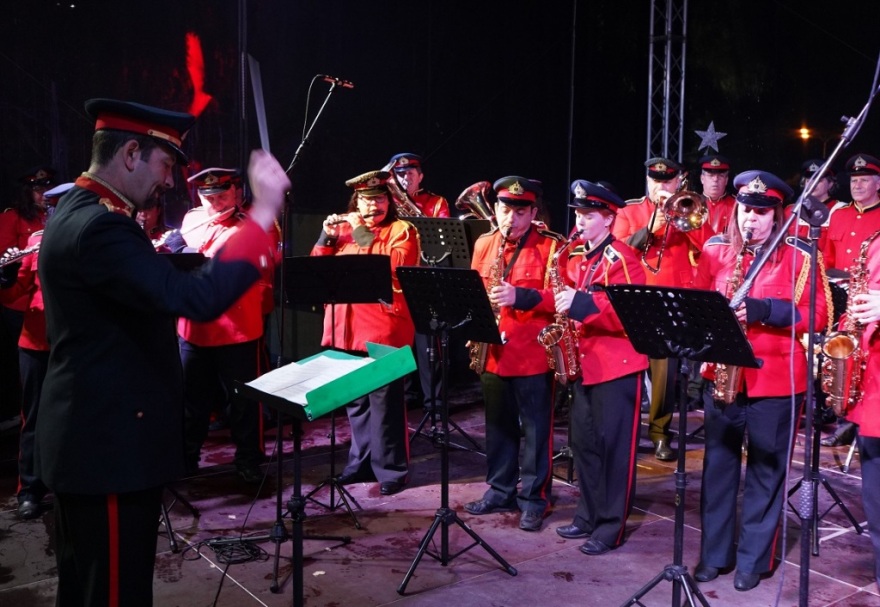 Ηράκλειο: Με χιλιάδες πυροτεχνήματα καλωσόρισαν το 2020 