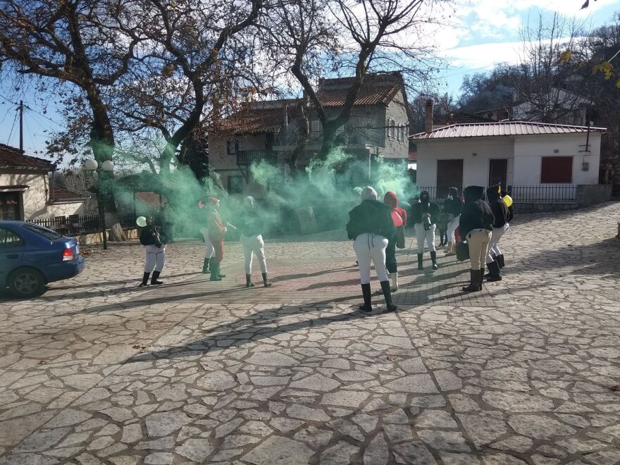 Τρίκαλα: Βγήκαν οι... καλικάντζαροι στο χωριό Ξυλοπάροικο 