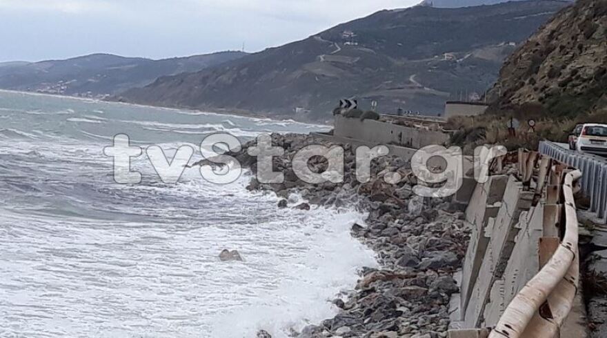 Κακοκαιρία «Ζηνοβία»: Άφησε πίσω της καταστροφές σε δρόμους στην Εύβοια 