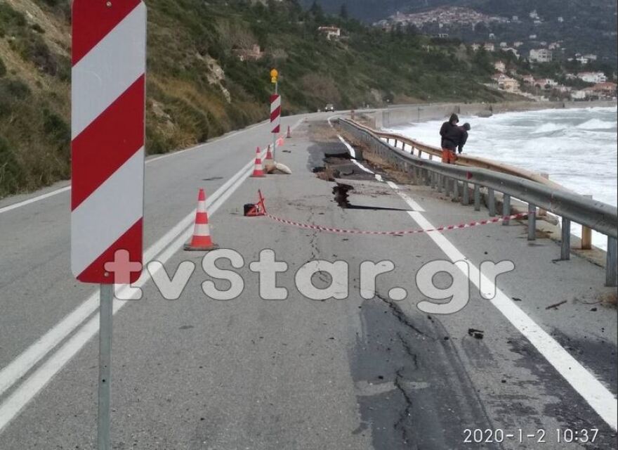 Κακοκαιρία «Ζηνοβία»: Άφησε πίσω της καταστροφές σε δρόμους στην Εύβοια 