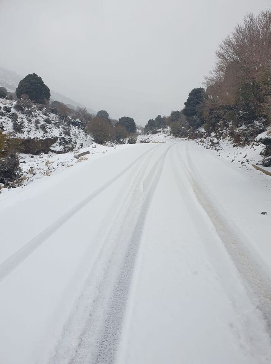 Κρήτη: Με χιόνια και... οδικά προβλήματα υποδέχτηκε το νησί το 2020 