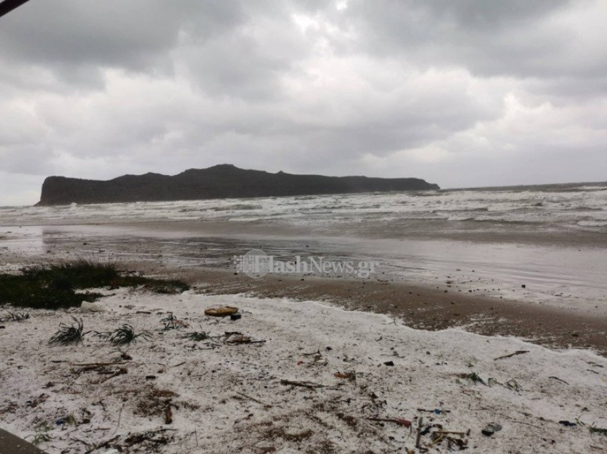 H κακοκαιρία «χτυπά» τα Χανιά: Χιόνια, θυελλώδεις άνεμοι, χαλαζοπτώσεις και χαμηλές θερμοκρασίες