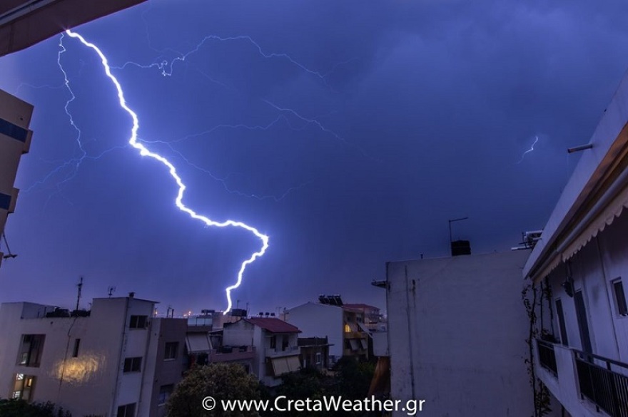 Στο έλεος της κακοκαιρίας η Κρήτη: Κεραυνοί έκαναν τη νύχτα... μέρα! (φωτ)