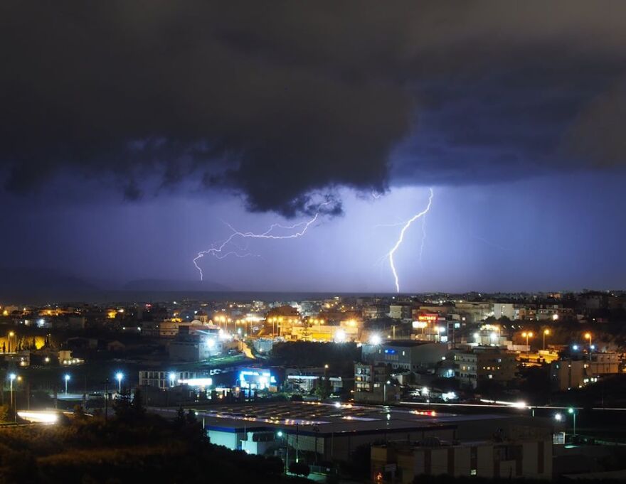 Στο έλεος της κακοκαιρίας η Κρήτη: Κεραυνοί έκαναν τη νύχτα... μέρα! (φωτ)