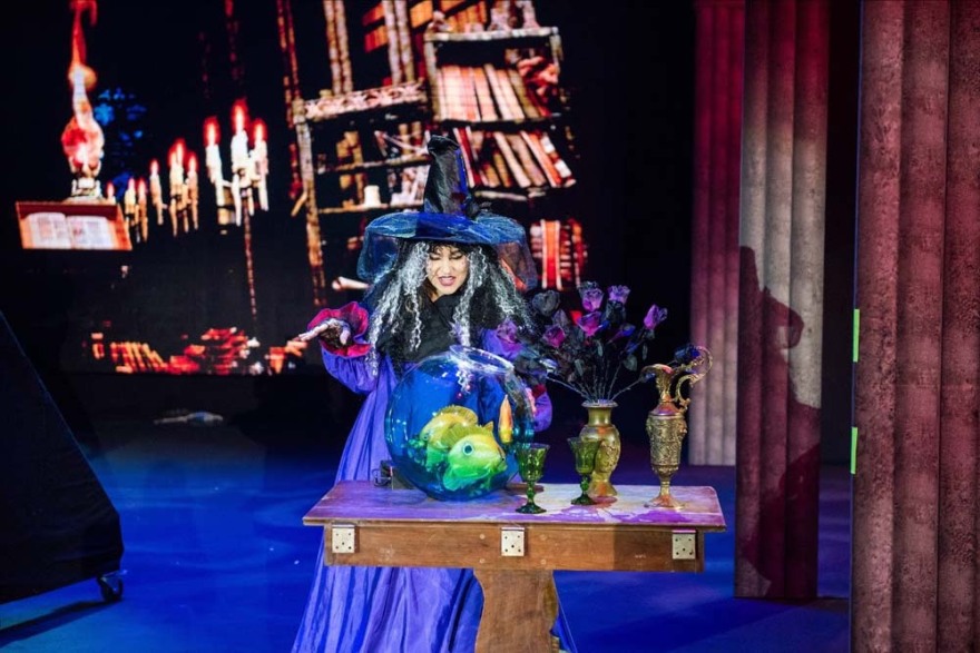 Φρικαντέλα του Ευγενίου Τριβιζά: Η μάγισσα που μισούσε τα κάλαντα