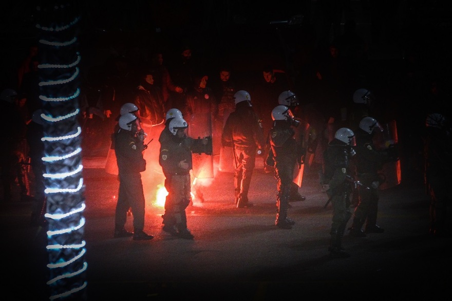 Ένταση  και δακρυγόνα έξω από το «Γ. Καραϊσκάκης»