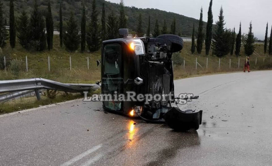 Λαμία: Βαν έχασε τον έλεγχο και τούμπαρε στον εθνικό δρόμο