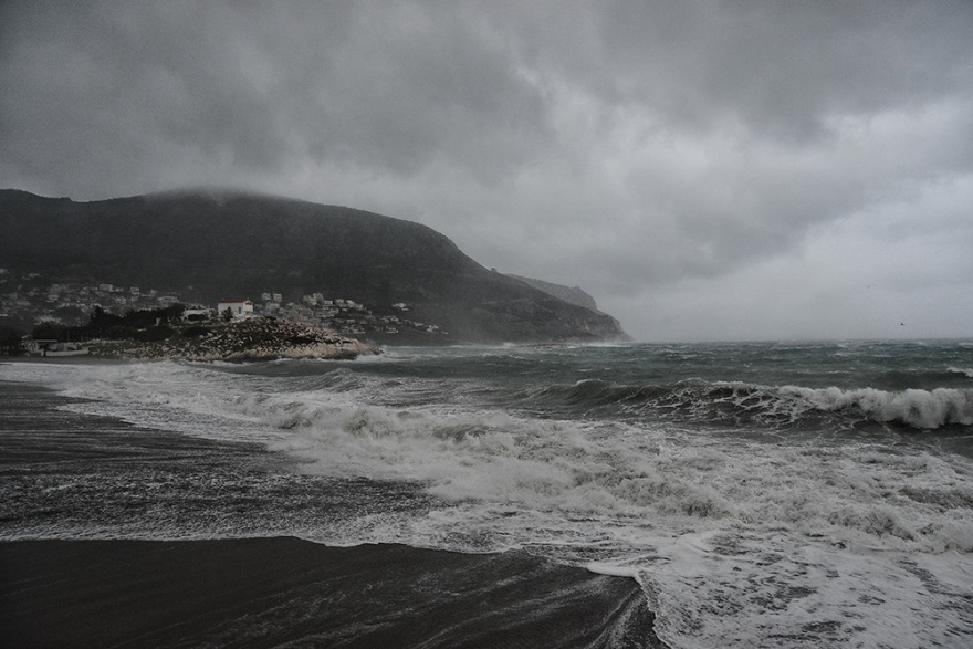«Ηφαιστίων»: Άνεμοι σε επίπεδο θύελλας άνω των 160 χλμ/ώρα στο Αιγαίο