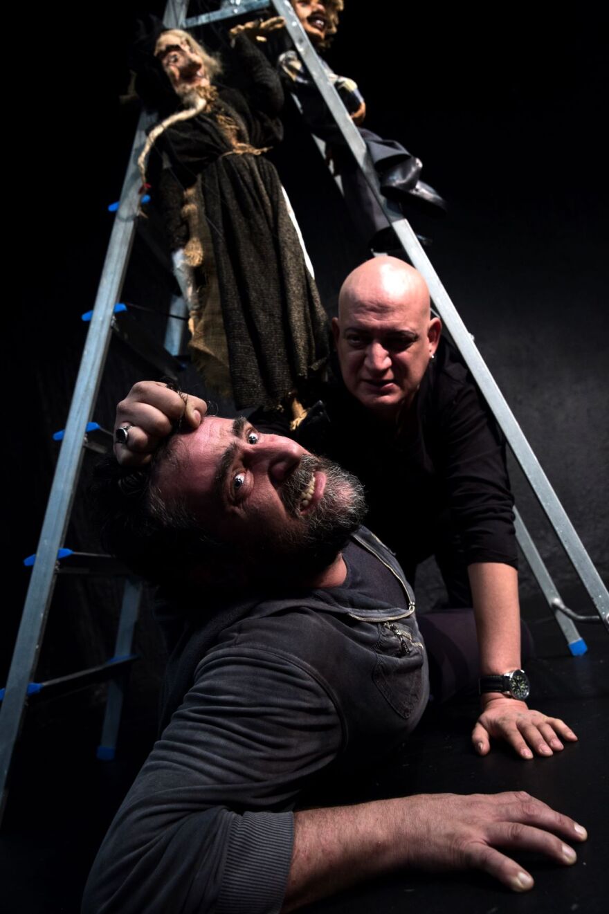 Οι «Εξόριστοι» στο θέατρο Αλκμήνη