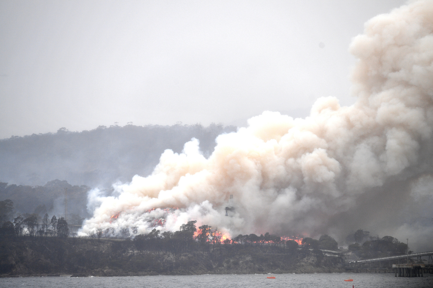 Αυστραλία: Σκηνικό κόλασης με τις φωτιές, ελπίζουν στην πτώση της θερμοκρασίας