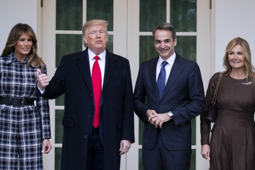 Καρέ - καρέ η επίσκεψη Μητσοτάκη στον Λευκό Οίκο- Jumpsuit επέλεξαν Μελάνια και Μαρέβα