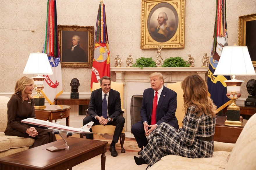 Καρέ - καρέ η επίσκεψη Μητσοτάκη στον Λευκό Οίκο- Jumpsuit επέλεξαν Μελάνια και Μαρέβα